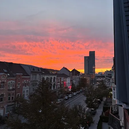 Cosy 2-room For 4 Guests Near Sint-pieters Station, And Close To The Centre Apartment *