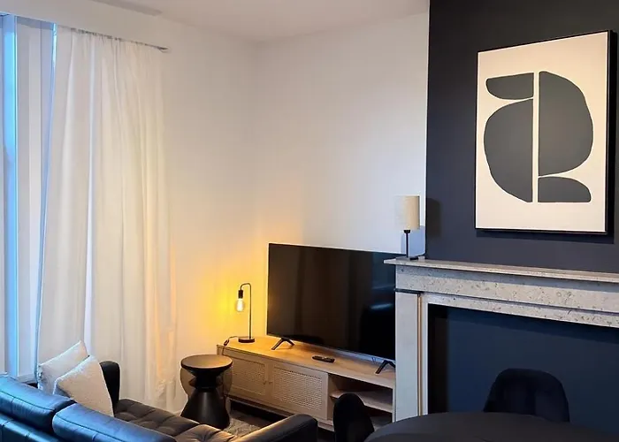 Apartment Cosy 2-room For 4 Guests Near Sint-pieters Station, And Close To The Centre